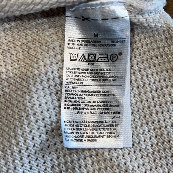 Old navy V-neck split, hem sweaters - Picture 6 of 6